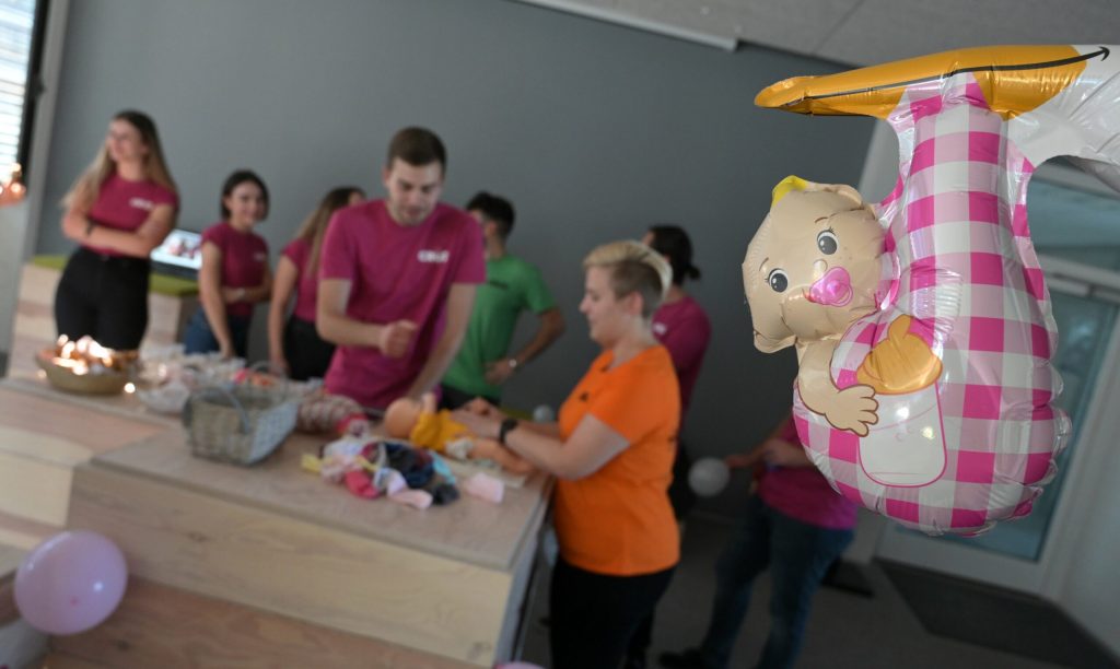 NNF_9055-min-1-scaled