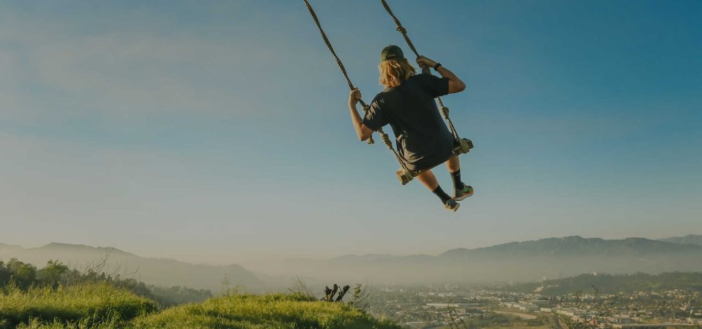 Swing to depict Engineering/management pendulum